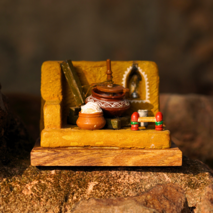Bilone Ka Makkhan Miniature – A Tribute to Tradition